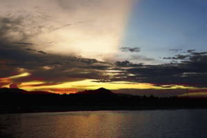 Lombok: Sonnenaufgang, Wasserfall und Webereidorf-Tour