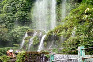 Ломбок: тур по водопадам, традиционным деревням и пляжу Кута