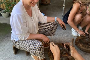 Przygotuj olej kokosowy i kawę imbirową w Tetebatu