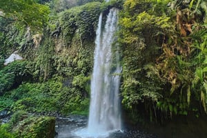 De betoverende watervallen Sendang Gila en Tiu Kelep