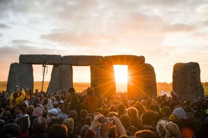 Von London: Tour zur Sonnenwendfeier in Stonehenge