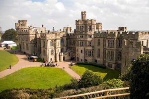 Fra London: Dagstur med tog til Warwick Castle
