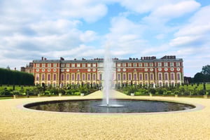 Halbtägige Tagestour von London zum Hampton Court Palace mit Tickets