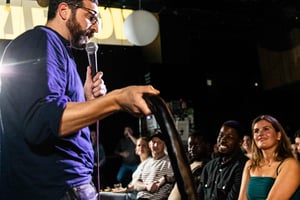 Lontoo: Pohjaton brunssikomedia - Ding Dong Gong Show - The Ding Dong Gong Show