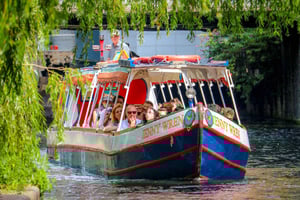 London: Bootsfahrt auf dem Kanal in Camden Lock