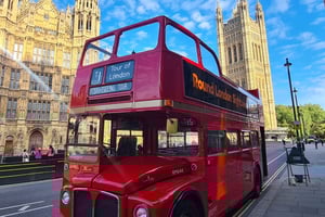 London: Guidad sightseeingtur Guidad sightseeing-tur med en gammal buss med öppen topp