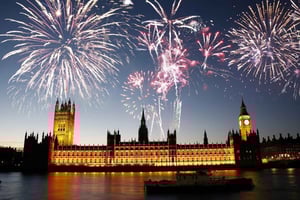 Londres: Cruzeiro de Fogo de Artifício de Ano Novo no Rio Tamisa