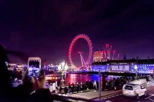 London: Nacht-Sightseeingtour mit offenem Dach und Live-Guide