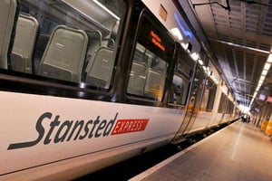 London: Stansted Express flygplatstransfer till/från Stratford
