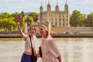 Lontoo: Tower of London: Opastettu kierros veneajelulla