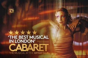 West End in Londen: ticket voor Cabaret in de Kit Kat Club