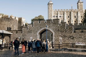 Tour durch den Tower of London mit Kronjuwelen und Flusskreuzfahrt