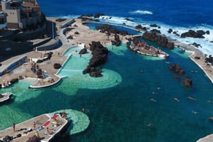 Vanuit Funchal: Dagvullende tour Madeira & Porto Moniz