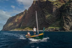 Funchal: Sonnenaufgang auf einem typischen Madeira-Boot