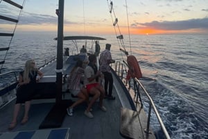 Funchal: zonsondergangtour op traditionele Madeiraanse boot met drankjes