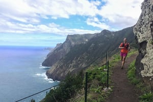 Jogging-Tour vom Meer zu den Bergen