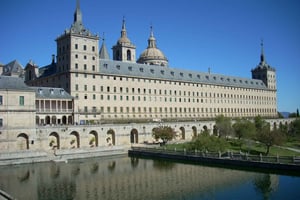 マドリードからエスコリアル修道院と落盤の谷の旅