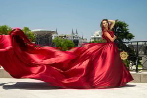 Fotoshoot i flygende kjole i Madrid