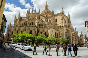 Z Madrytu: Jednodniowa wycieczka do Avili i Segowii z biletami wstępu do zabytków