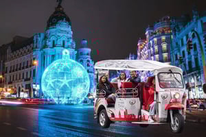 Madrid: Julelys aftentur med elektrisk tuk tuk