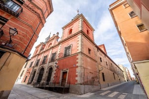 Madrid: Entrada al Monasterio de las Comendadoras de Santiago