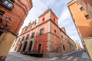 Madrid: Inngang til klosteret Las Comendadoras de Santiago