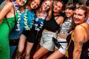 Madrid: rondleiding te voet, vrijgezellenfeest met drankjes en show