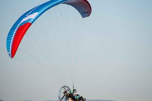 Madrid: voo de paramotor com piloto e equipamento