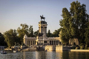 Madrid: Visita guiada ao Parque do Retiro e prova de tapas