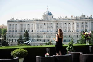 Madrid: tour guiado en grupo reducido por el Palacio Real y cata de vinos