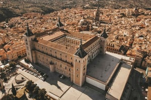 Madrid: Tag på udflugt til Toledo med et besøg i Alcázar og Museo del Ejército