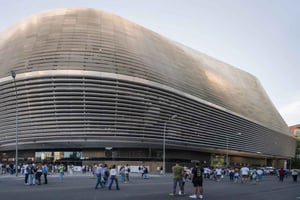 Madrid: Rundtur med Tuk Tuk Zero: Bernabéu og den gyldne mil. 1 time 15 minutter