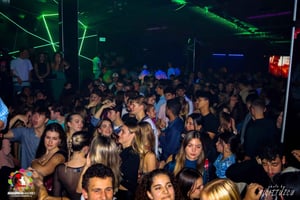 Pub Crawl VIP em Madrid com bar aberto e cerveja — Diz adeus ao comum!