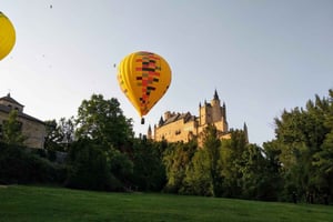 セゴビア：マドリッドからの送迎オプション付き気球体験