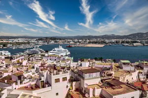 Sole, mare e storie: Tour privato a piedi di Ibiza
