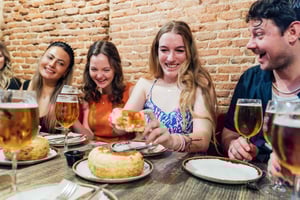 Tapas, vin och kultur: privat matupplevelse i Madrid