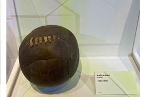 Premium rundvisning på Bernabéu: Passion, trofæer og hjertet af Real Madrid