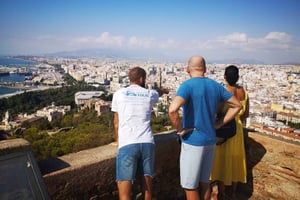 Malaga: zwiedzanie miasta samochodami elektrycznymi i wizyta w zamku Gibralfaro