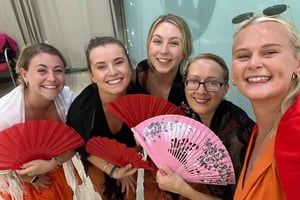 Málaga: Learn to dance flamenco rumba in 45 minutes