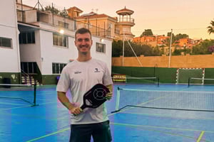 Málaga: clase de pickleball y partido con gente local