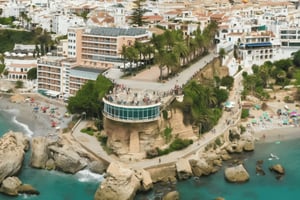 Nerja och Frigiliana från Málaga: bergen och havet