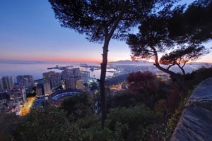 Visite nocturne romantique de Malaga en voiture électrique