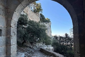 Alaró: Blue Zone Longevity Hiking til Castell d'Alaró – natur og vitalitet
