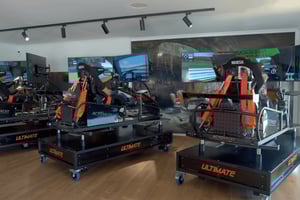 Cala d'Or: Sim Racing – przeżyj emocje z wysokiej klasy symulatorami wyścigowymi