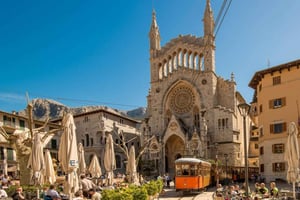 マヨルカ島：ソリェルのツアーとサ・フォラダダを望むソン・マロイグ訪問