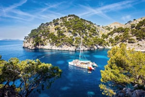 Port d'Alcudia: Pohjoisen rannikon katamaraaniristeily aterioineen