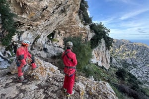 トラムンタナのフェラータ、洞窟、そして自然の展望台をご覧ください。