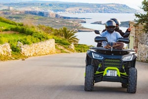De Malta: passeio de motoquatro em Gozo + passeio de barco em Comino e almoço