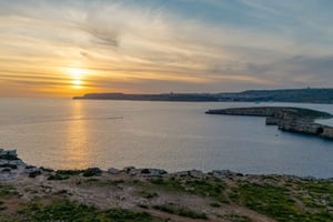 Гозо: частная экскурсия на лодке на Комино с остановками для купания