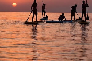 Malta: Gnejna Bay Zonsondergang Paddleboarden en SUP Yoga